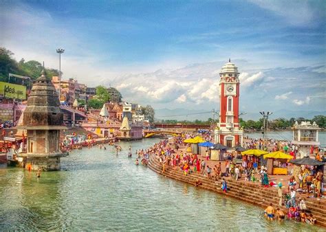 La Ganga à Haridwar ! Une Délicieuse Exploration de la Nature Divine et de l'Architecture Céleste