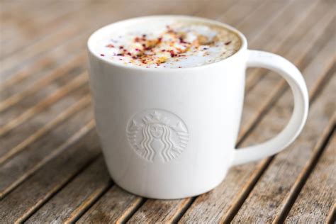 スタバ ホット 甘い：甘さと温かさが織りなすコーヒーの世界