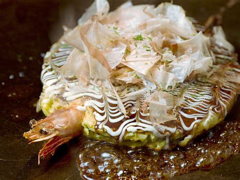 横浜駅 お好み焼き とその周辺の文化的考察